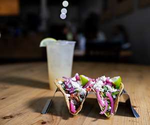 taco deal at Avocado Pit